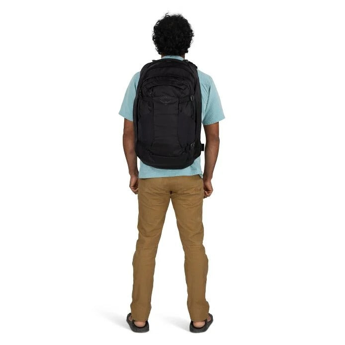 https://cdn.shopify.com/s/files/1/0636/7789/0627/files/imgi_12_farpoint55_s26_onbody3_black_2.jpg?v=1771297638