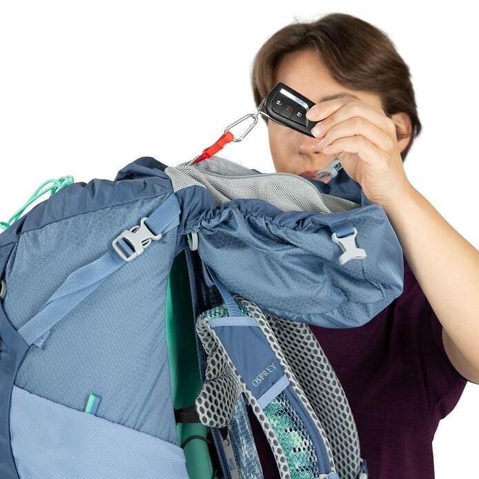 https://cdn.shopify.com/s/files/1/0636/7789/0627/files/imgi_15_Sirrus44_S26_Detail3_SevresBlue_Hi-res.jpg?v=1770765623
