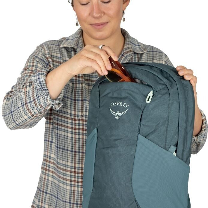 https://cdn.shopify.com/s/files/1/0636/7789/0627/files/imgi_22_fairview70_s26_detail8_cascadebluetorrentblue_1.jpg?v=1771476797