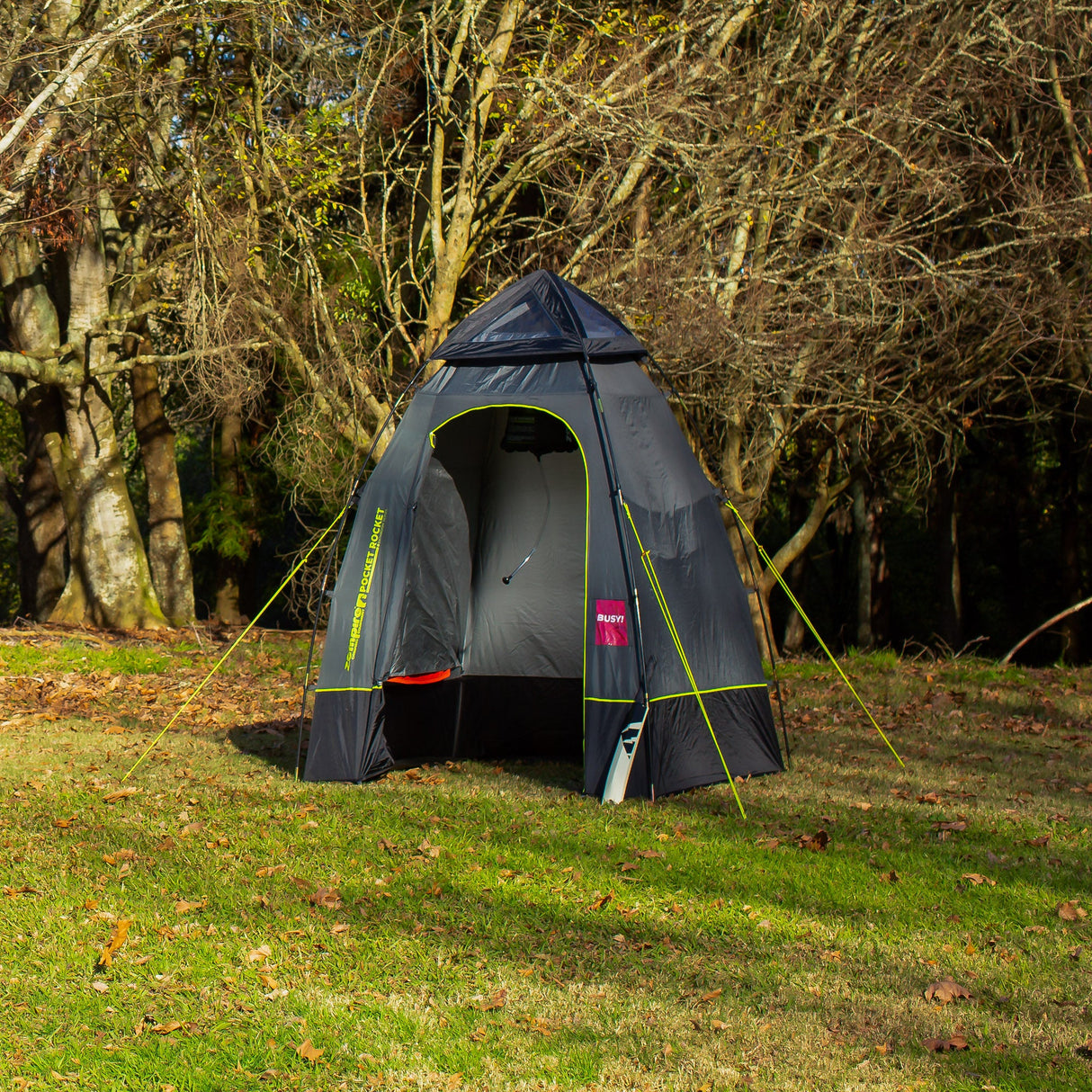 https://cdn.shopify.com/s/files/1/0695/5879/6345/files/Pocket-Rocket_Charcoal_Lifestyle-Photos_28.jpg?v=1759808484