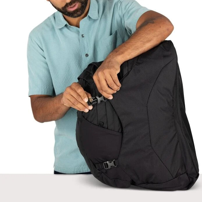 https://cdn.shopify.com/s/files/1/0636/7789/0627/files/imgi_14_farpoint55_s26_detail1_black_2.jpg?v=1771297638