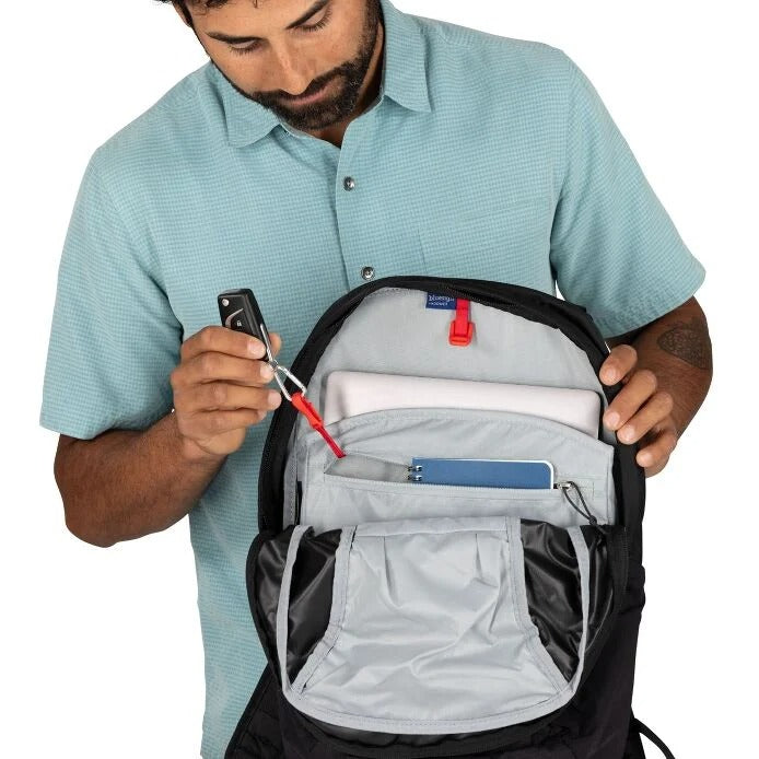 https://cdn.shopify.com/s/files/1/0636/7789/0627/files/imgi_19_farpoint55_s26_detail6_black_2.jpg?v=1771297638