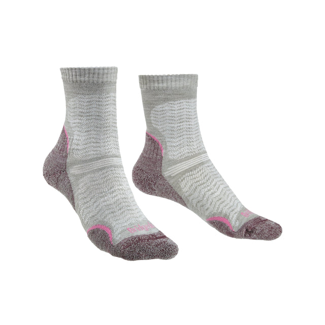 https://cdn.shopify.com/s/files/1/0529/0144/5806/files/womens_hike__ultra_light_merino_endurance_boot_wmn_original_710_101_390_aubergine_1.jpg?v=1696498198